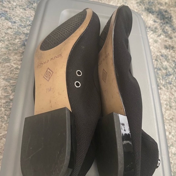 Pointed Toe Donald Pliner Ballet Flats - Slip- On & comfy!!! - Picture 4 of 4